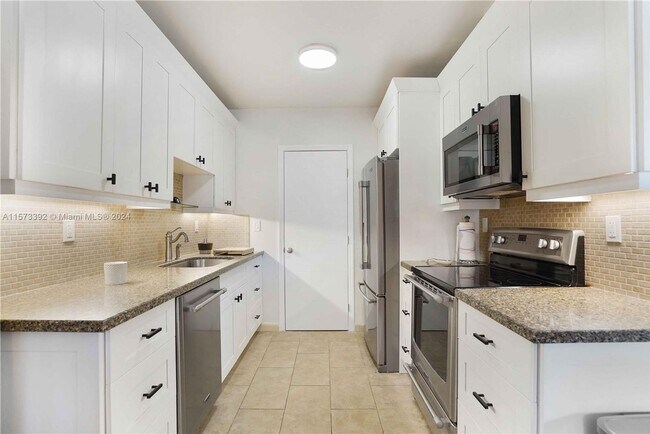 Building Photo - 1645 NE 9th Avenue West, Fort Lauderdale, ...