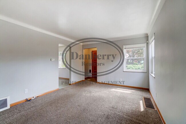 Foto del edificio - 347 Darrow Ave