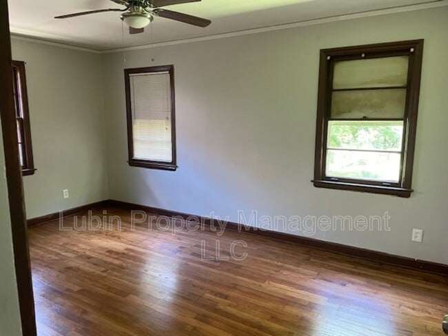 Building Photo - 1804 Edward Ave