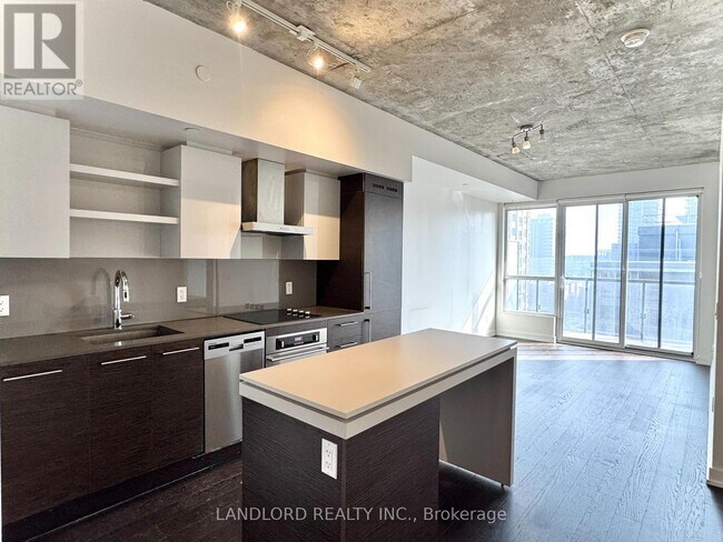 Photo du bâtiment - 1030 King St W