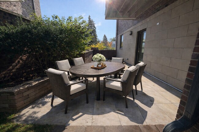 Foto del edificio - 833 Laurel Ave