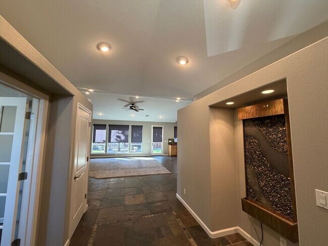 Building Photo - 1199 Manzanita Ln