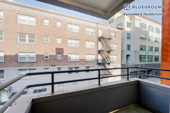 Foto del edificio - 526 Yale Ave N