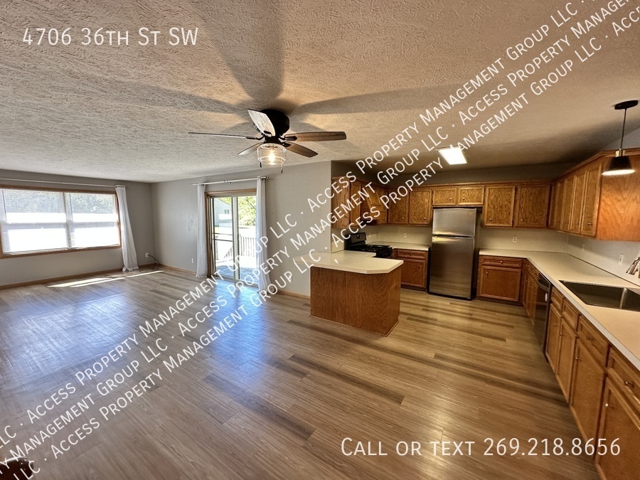 Foto principal - Grandville 3 Bedroom 2 Bathroom Duplex