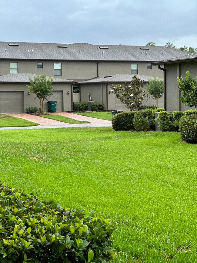 Foto del edificio - 28601 Tranquil Lake Cir