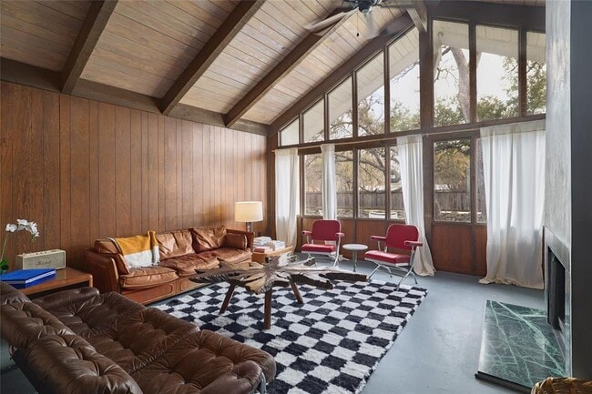 Building Photo - 305 Reimer Ave