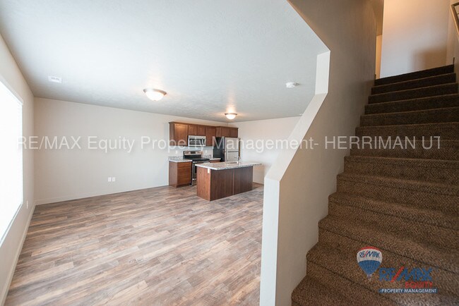 Building Photo - BEAUTIFUL 2 STORY TOWN HOME