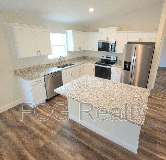Building Photo - 5 Emerald Trail