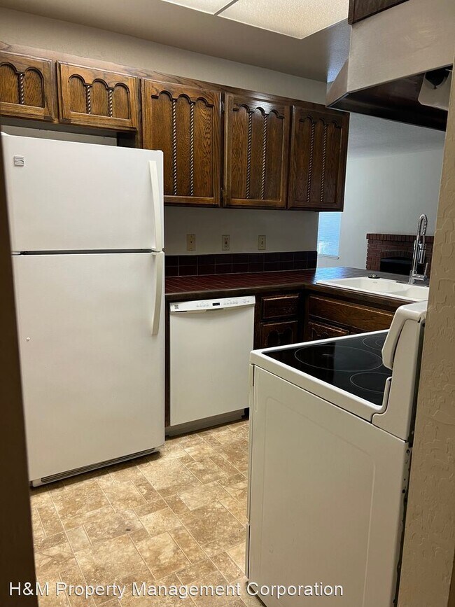 Building Photo - 2 br, 1 bath House - 18332 Shadowbrook Dr.