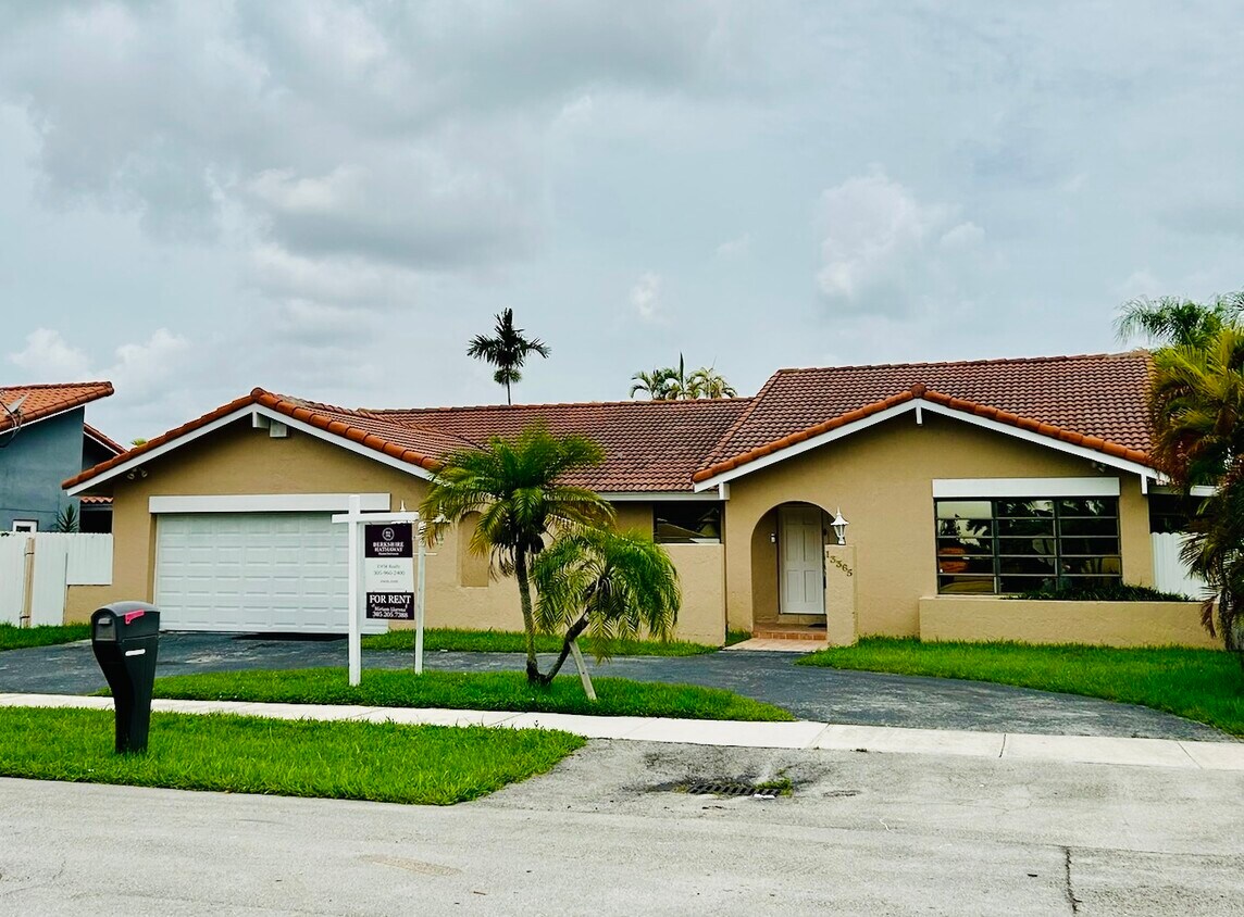 Foto principal - 13365 SW 1st Terrace