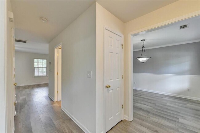 Building Photo - 3755 Crescent Walk Ln NE
