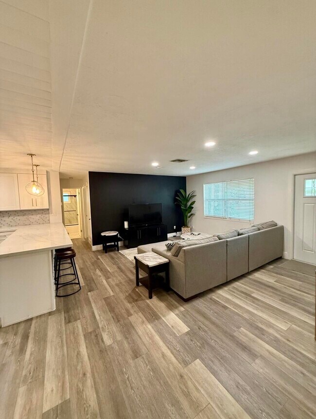 Foto del edificio - 511 SW N Riverpoint Dr