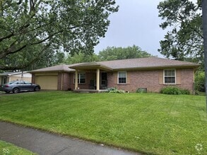 Building Photo - 628 Ash Dr