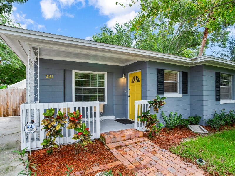 Foto principal - 221 N Clearview Ave
