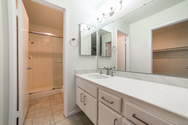Foto del edificio - 9743 Reseda Blvd #3