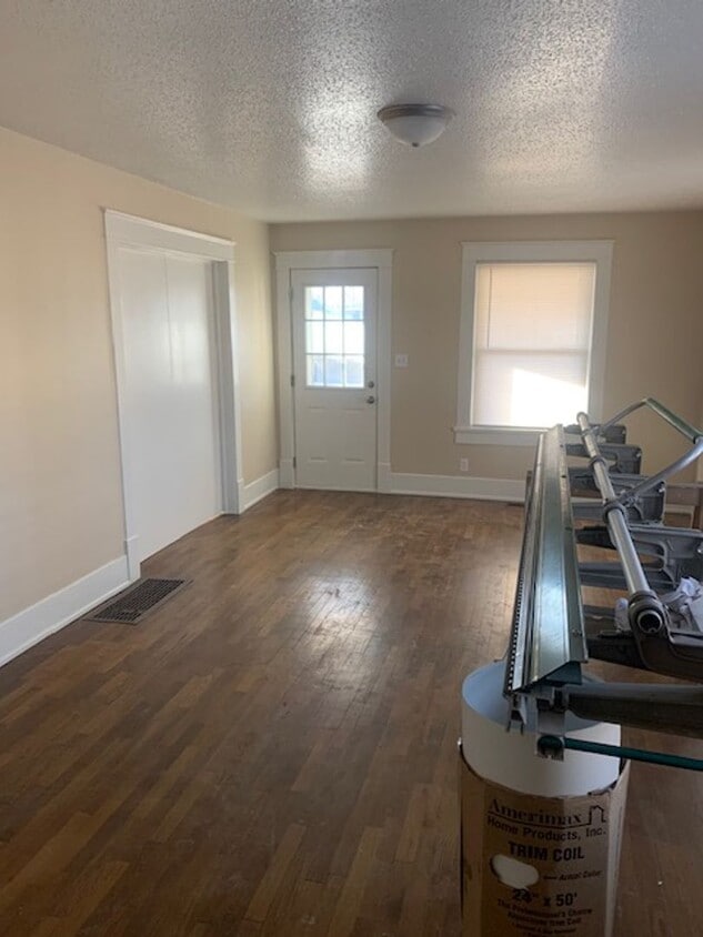 Building Photo - 720 W Austin Blvd