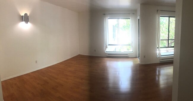 Building Photo - Hidden studio on the 3rd floor with beauti...