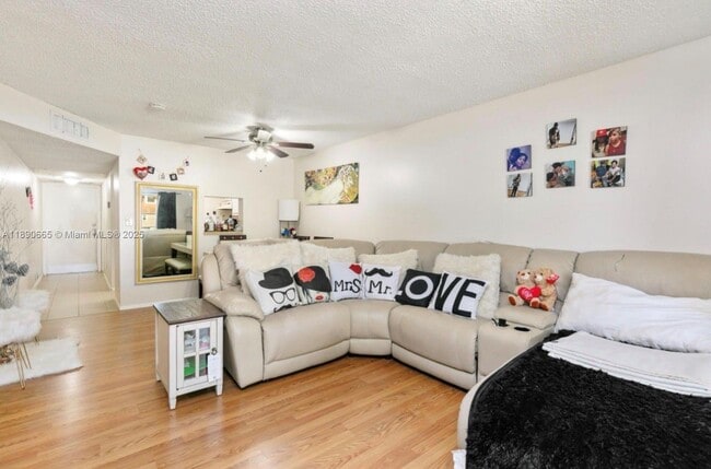 Building Photo - 8060 S Colony Cir