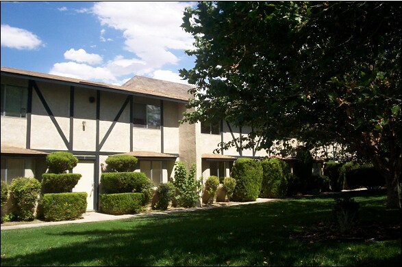 Building Photo - 16221 Vasquez Ave