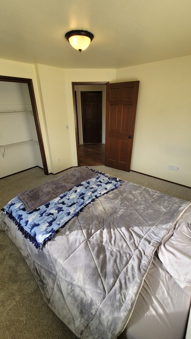 Habitación del piso superior 2 - 9905 157th St E