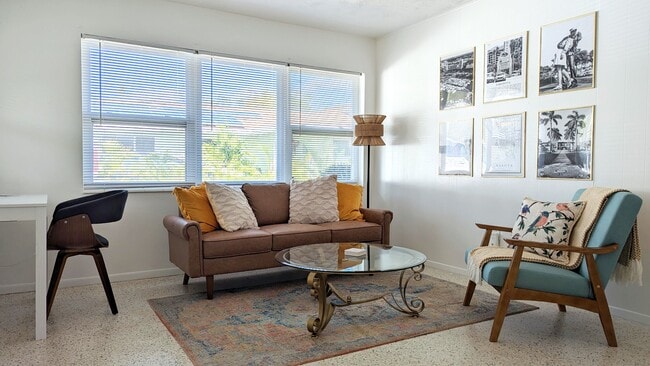 Building Photo - 2846 W Tamiami Cir
