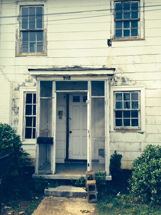 Primary Photo - 918 S Beaumont Ave