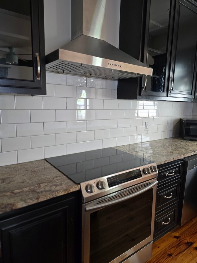 Building Photo - 313 7th St