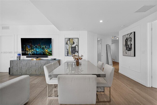 Foto del edificio - 45 SW 9th St