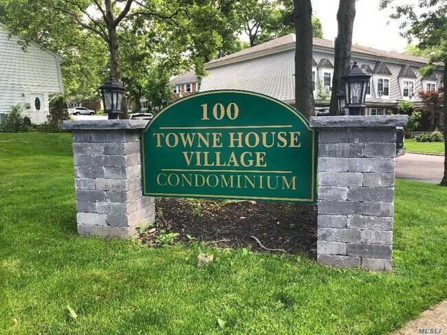 Building Photo - 705 Townehouse Dr