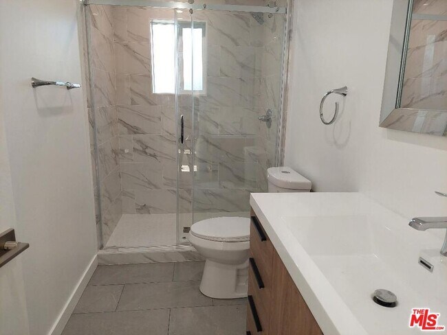 Foto del edificio - 130 W 59th Pl