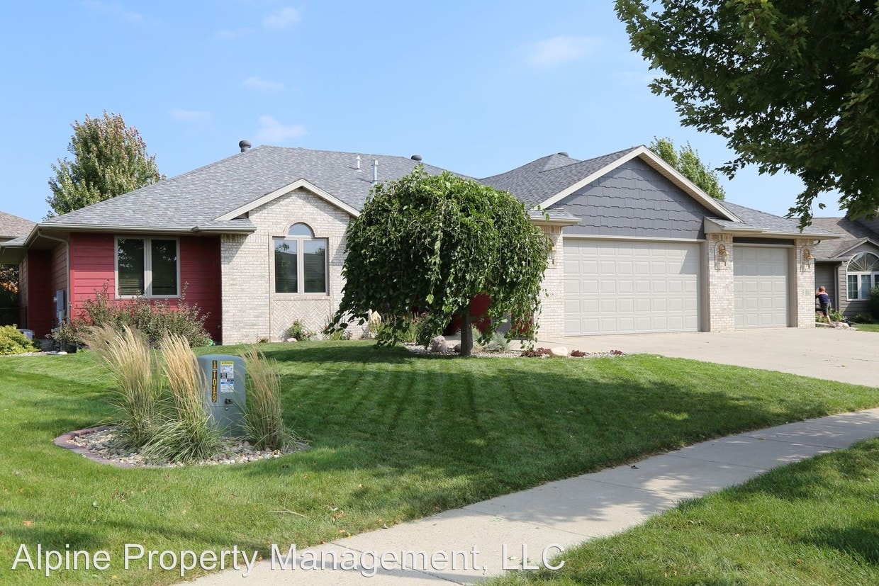 Primary Photo - 4 br, 5 bath House - 2108 E. Briar Den. Ct.