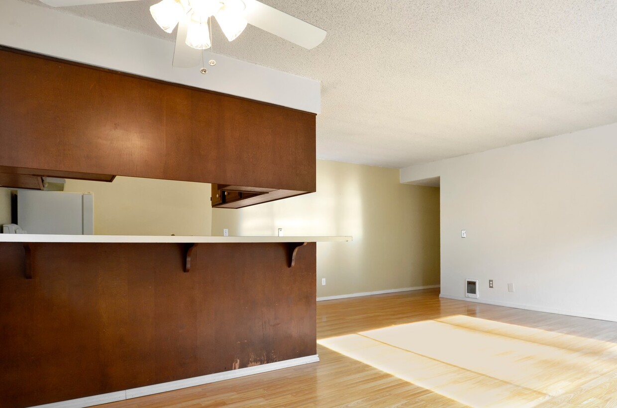 Primary Photo - Spacious Loft-Style Unit Across from Fairw...