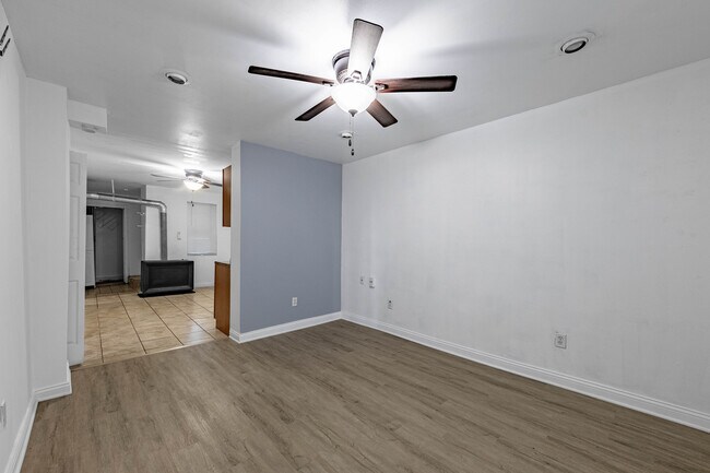 Building Photo - 3943 S Artesian Ave