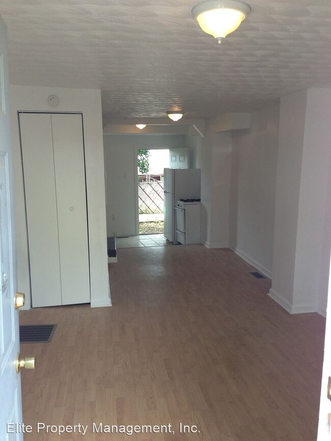 Building Photo - 3 br, 1 bath House - 224 Earl Way