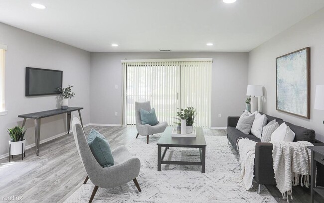Building Photo - 1 br, 1.5 bath Condo - 2903 Fallstaff Rd
