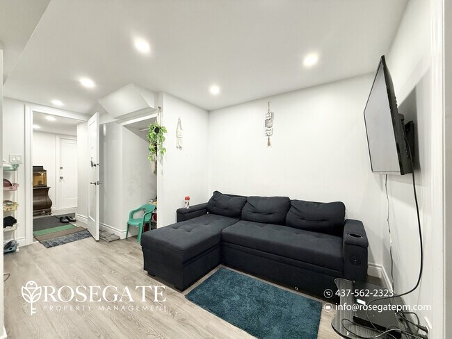 Photo du bâtiment - Modern 2-Bedroom Basement Apartment with In-Unit Laundry – Scarborough