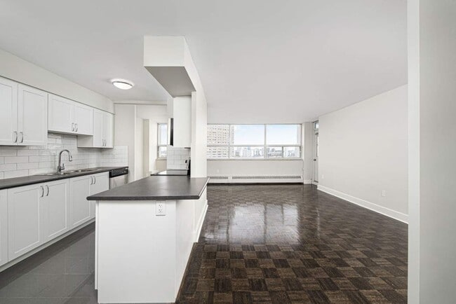 Thorncliffe Park Drive Rentals Promo - 71 Thorncliffe Park Dr