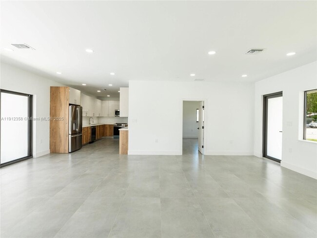 Foto del edificio - 1181 NE 202nd St