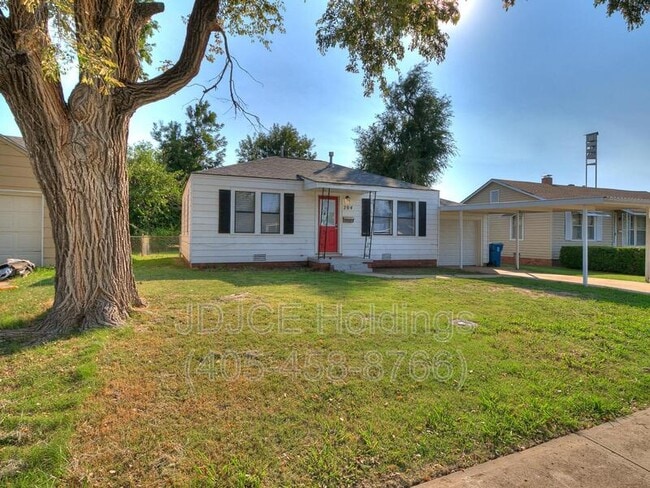 Building Photo - 204 E Douglas Dr