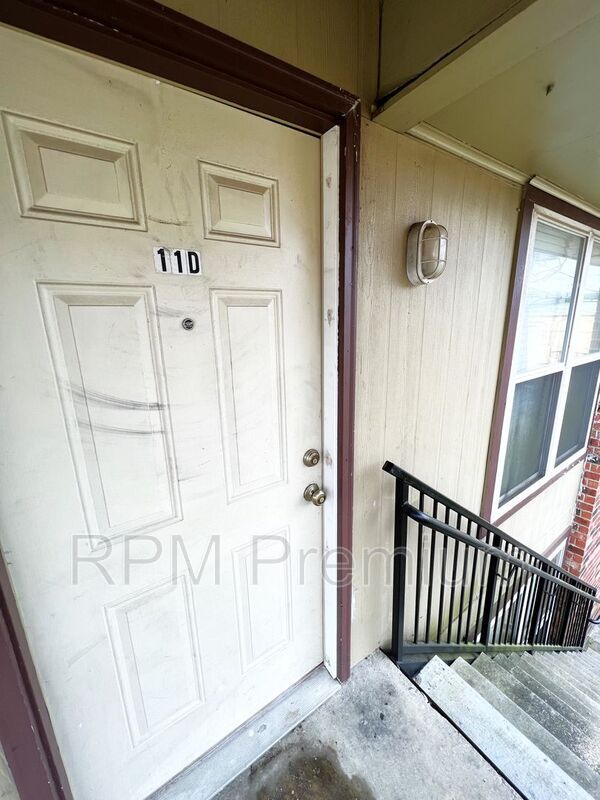 Building Photo - 2150 N Sherwood Forest Dr