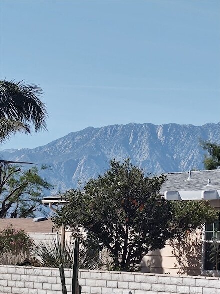 Foto del edificio - 15500 Bubbling Wells Rd