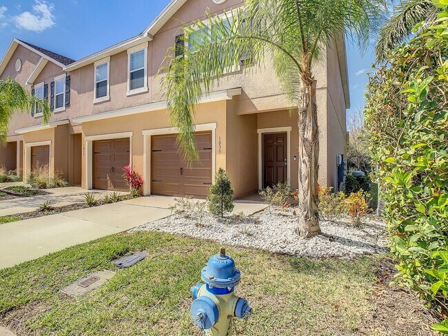 Building Photo - Beautiful 3/2.5 located in Bradford Manor ...