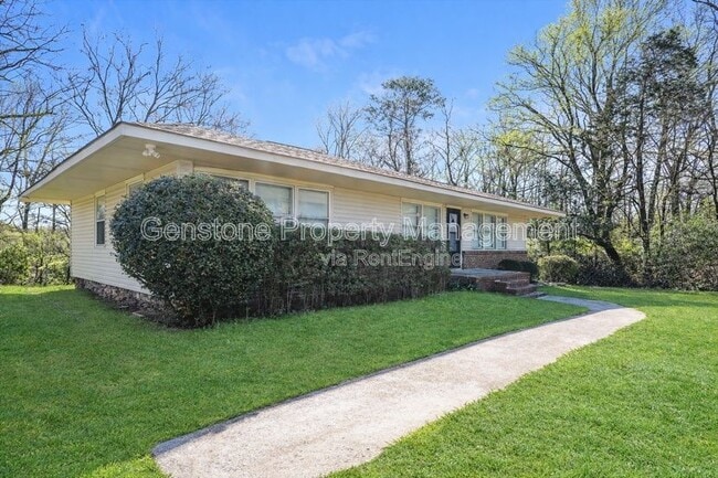 Building Photo - 2629 Wood Dr NE