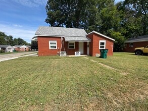 Building Photo - 801 Hurricane St