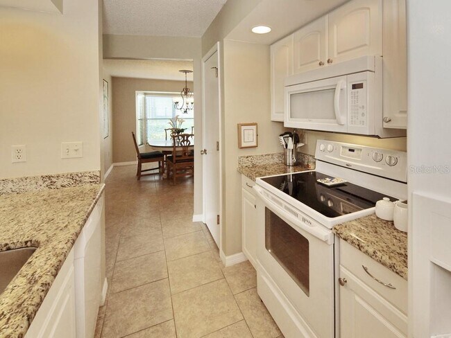 Building Photo - 5771 Avista Dr
