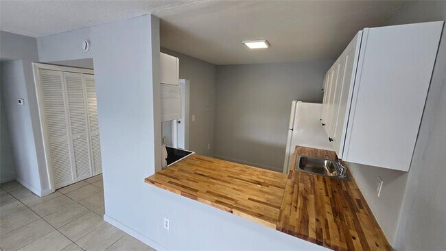 Foto del edificio - 15221 NE 6th Ave