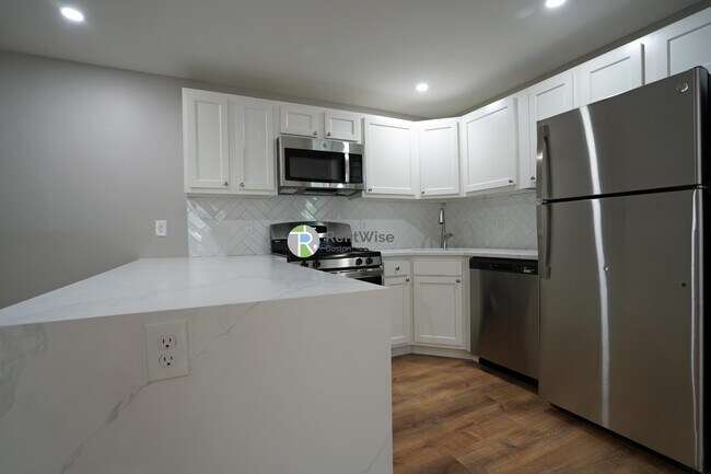 Building Photo - 975 Fellsway