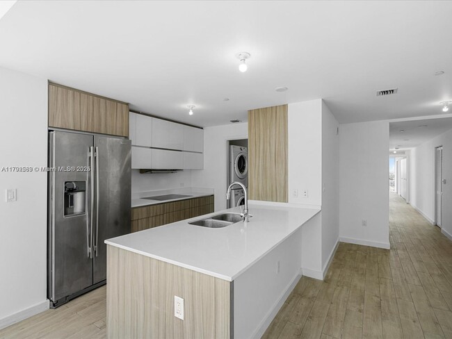Foto del edificio - 600 NE 27th St