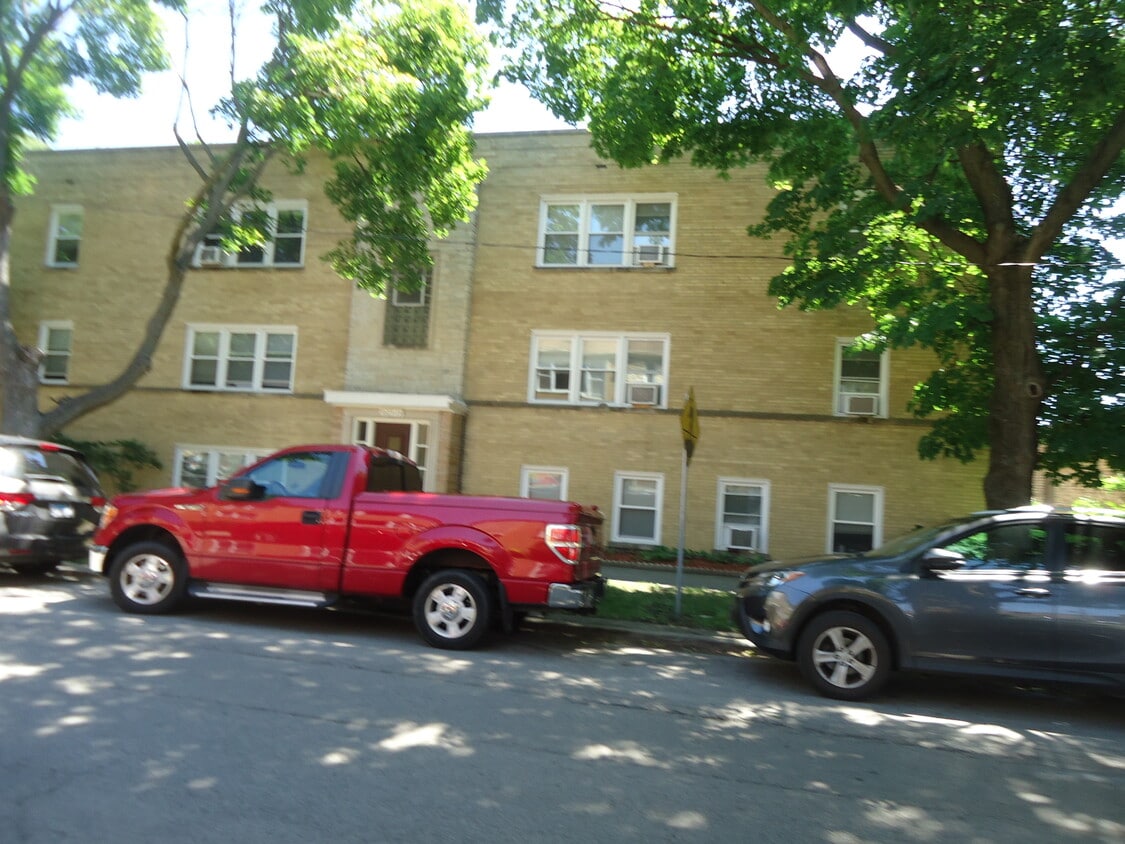 7015 N Washtenaw Ave Unit 2, Chicago, IL 60645 7015 N Washtenaw Ave