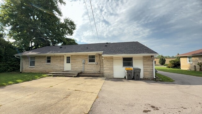 Building Photo - 2605 E 3rd St